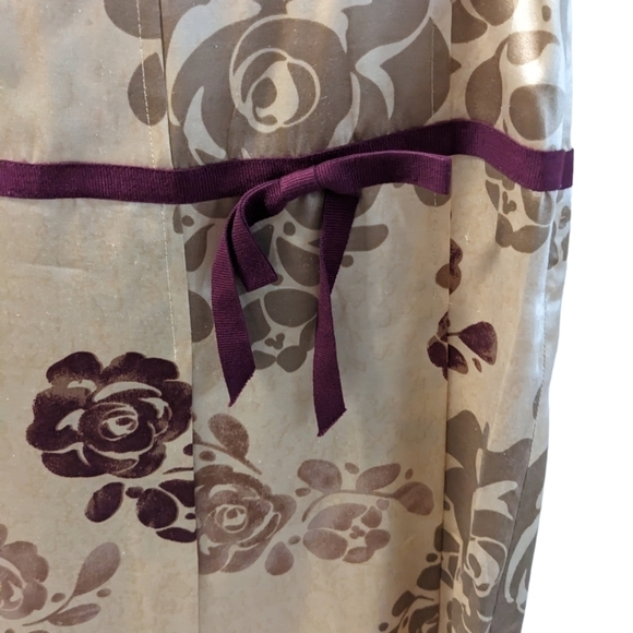 Women's skirt size 4. Beautiful gold and burgundy with burgundy trim. Silk blend - Picture 4 of 6